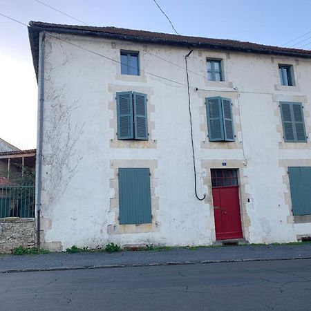 Townhouse 26 Chambres D'Hotes Civray Hotel Exterior foto